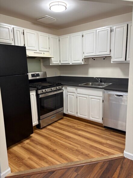 Building Photo - 2028 Bergen St