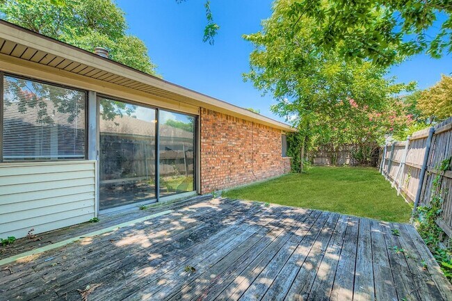Building Photo - 9117 Fairmont Cir