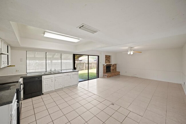 Building Photo - 15822 Danford Dr