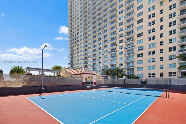 Building Photo - 1155 Brickell Bay Dr