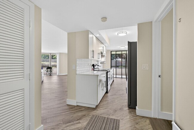 Building Photo - 4770 Fountains Dr S