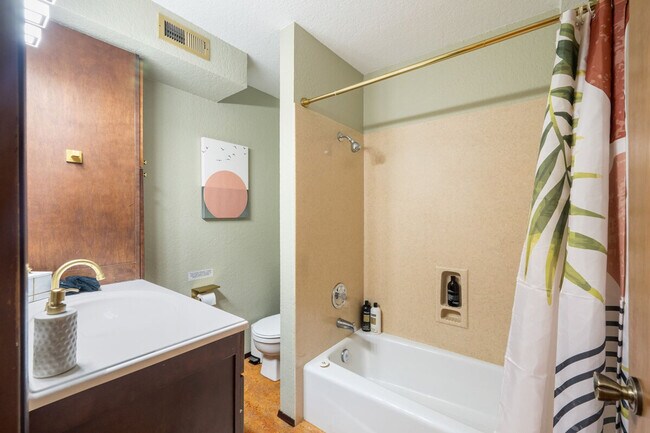 Building Photo - 5504 NE 190th St