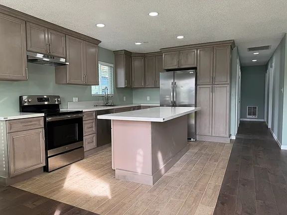 Building Photo - Fully Renovated 3 Bed / 2 Bath Home | 2-Car Garage | Move-In Ready