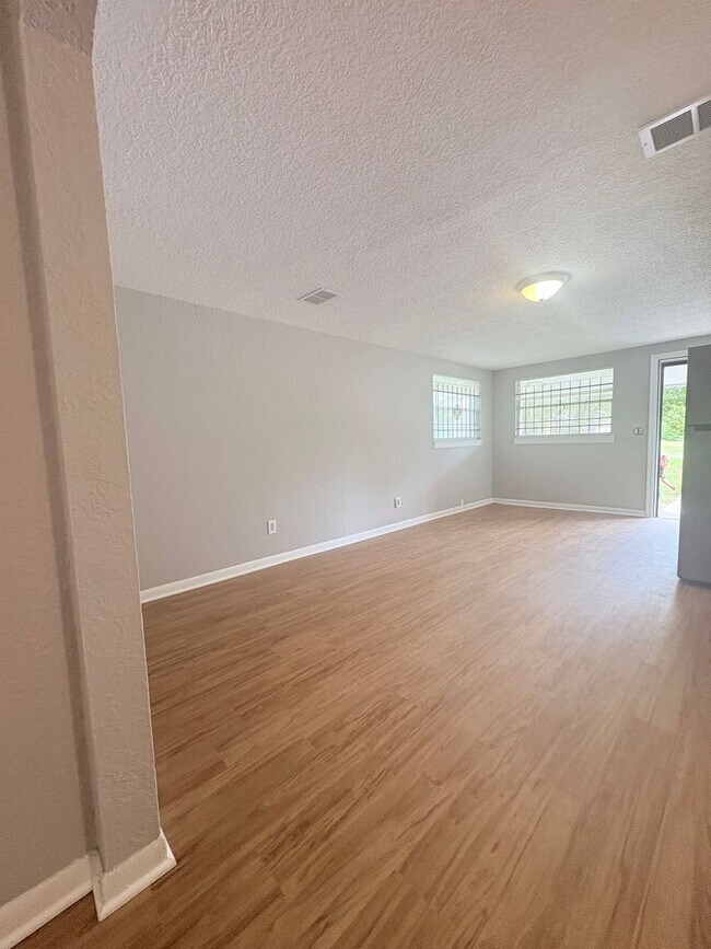 Building Photo - Affordable City living