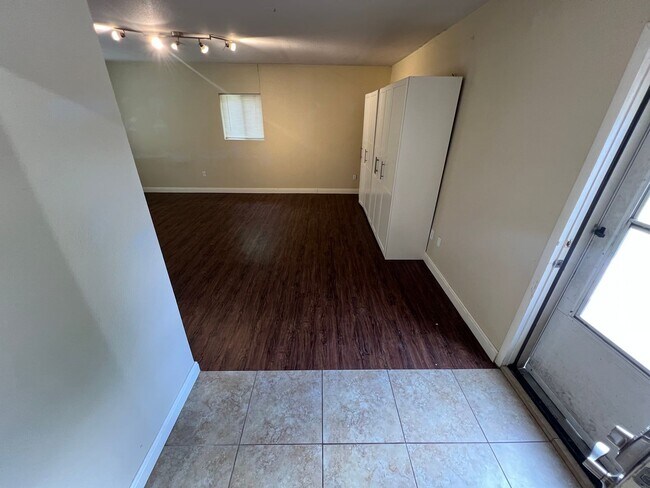Building Photo - Spacious Lakewood Home