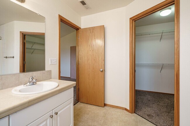 Building Photo - 3 bedroom 2.5 Bath - On Dead End Street - Low Maintenance Fenced Yard - Community Center with Swi...