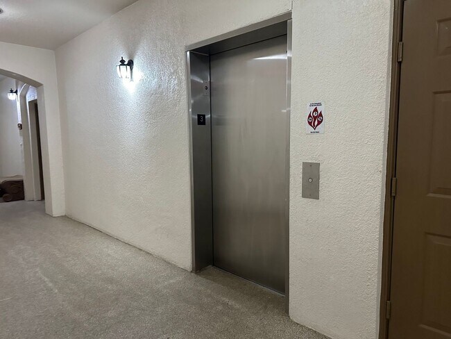 Building Photo - Top Floor Condo at Lakeside at Lakes of Wi...