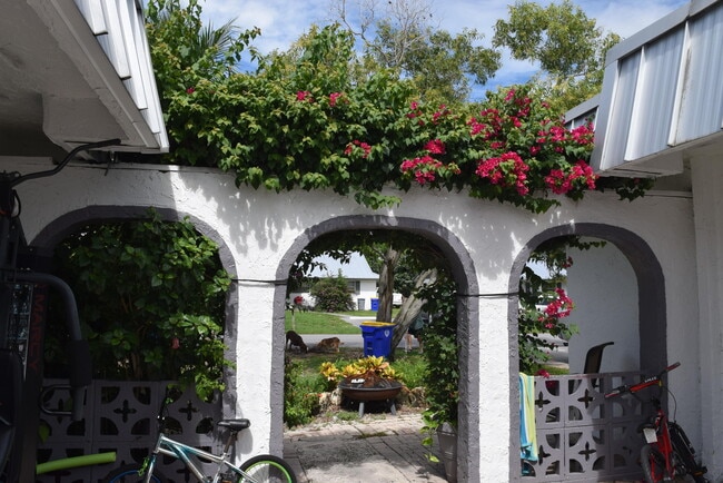 Building Photo - 3094 SE Clayton St