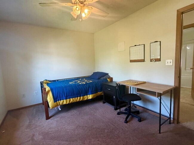 Building Photo - 873 Quadrilla St