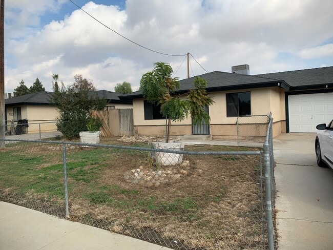 Building Photo - 220 Douglas St