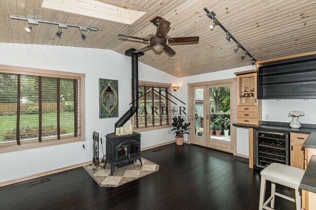 Building Photo - Your NW Sanctuary: 4-BR Single Family Home