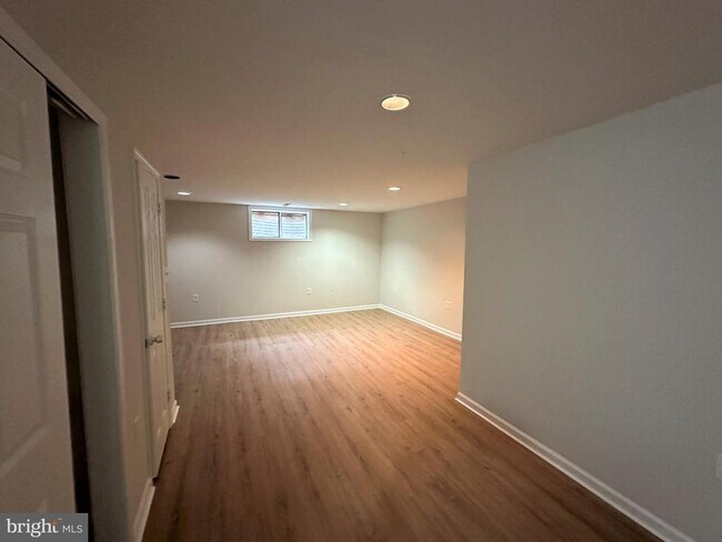 Building Photo - 7822 Brookview Ct
