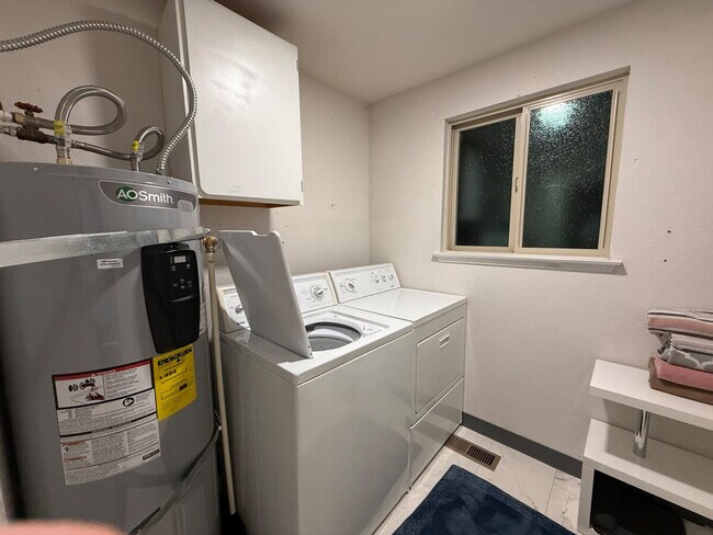 Building Photo - 1709 S Perry Ct