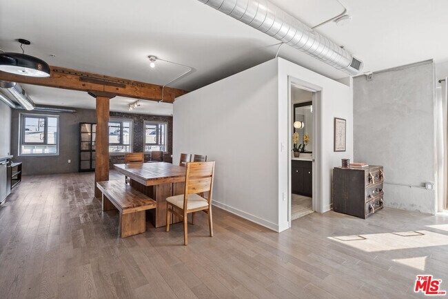 Building Photo - 527 Molino St