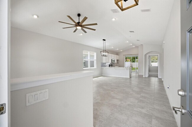 Building Photo - 55 Matanzas Lakes Dr