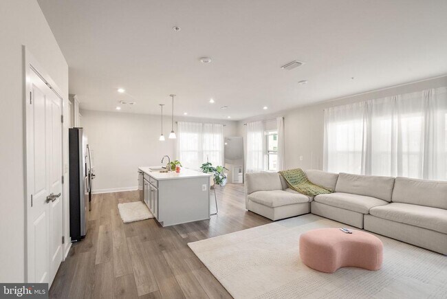 Building Photo - 46294 Mount Milstead Ter