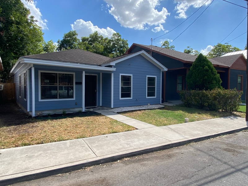 Building Photo - 216 E Rische St