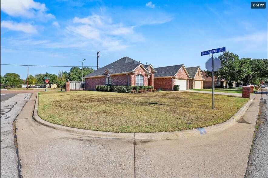 Building Photo - 2127 Ballycastle Dr