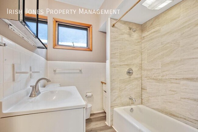 Building Photo - 38 Rugby Rd