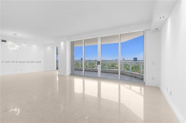 Building Photo - 21200 NE 38th Ave