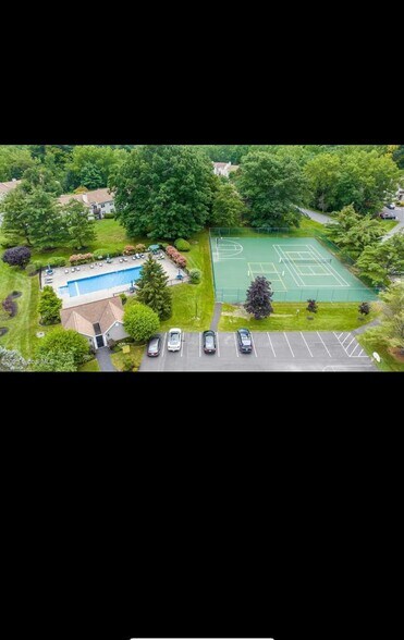 Building Photo - 4803 Foxwood Dr S