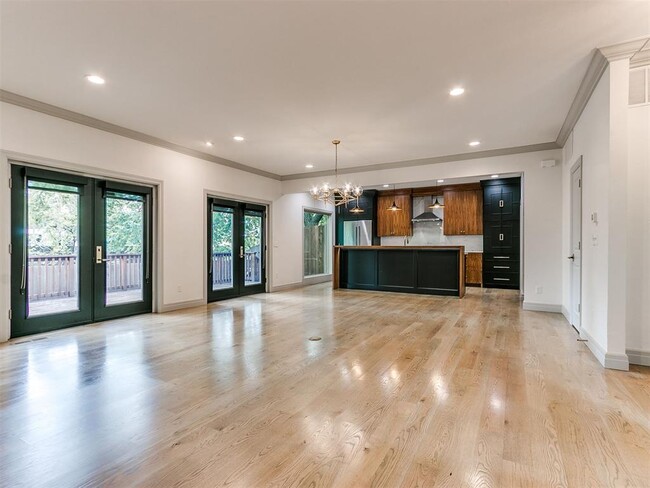 Building Photo - 1201 Glenbrook Dr