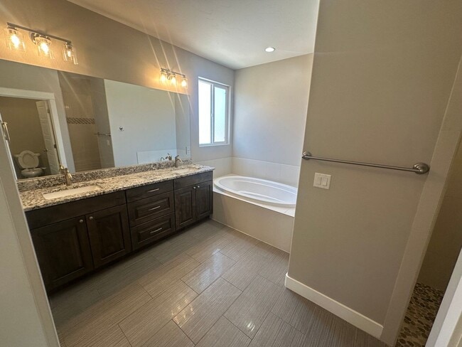 Building Photo - Custom 3 bed plus Office Single Story. Cri...