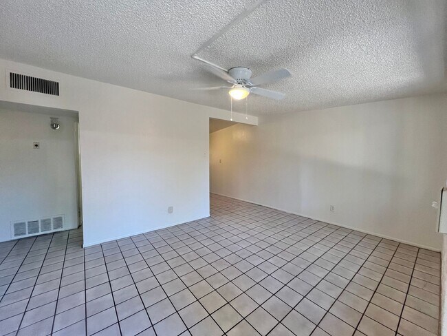Charming Central Townhome - Charming Central  Townhome