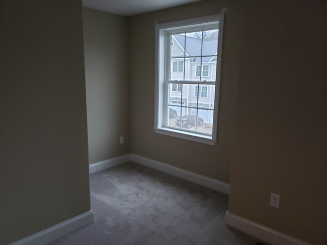 Building Photo - 10 Cardigan Ct