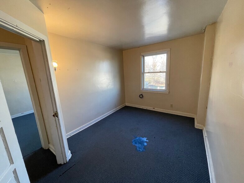 Building Photo - 337 Hemlock Dr