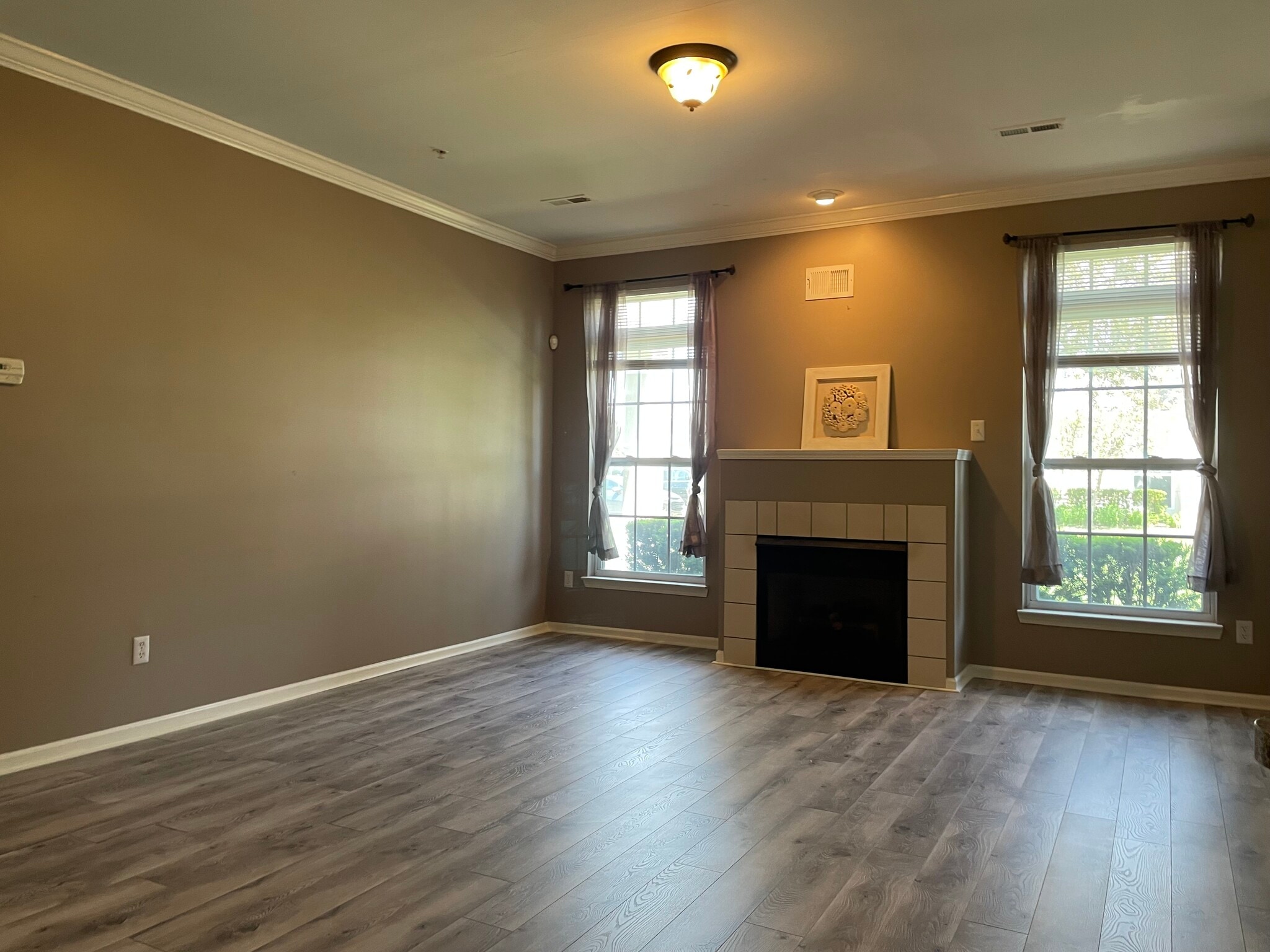 Building Photo - 10102 W Midway Ct