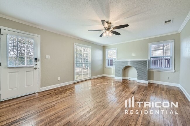 Building Photo - 3920 Calmont Ave