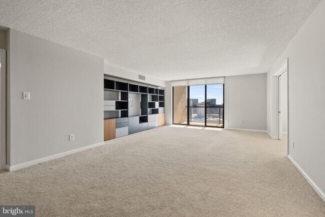 Building Photo - 1101 S Arlington Ridge Rd