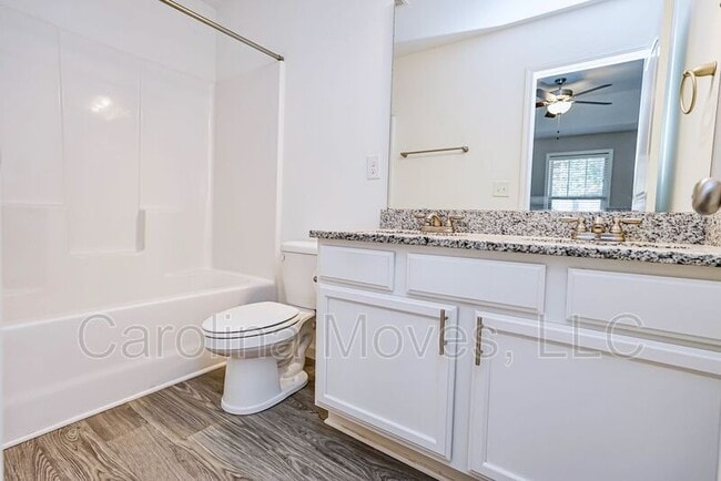 Building Photo - 352 Greymark Ln