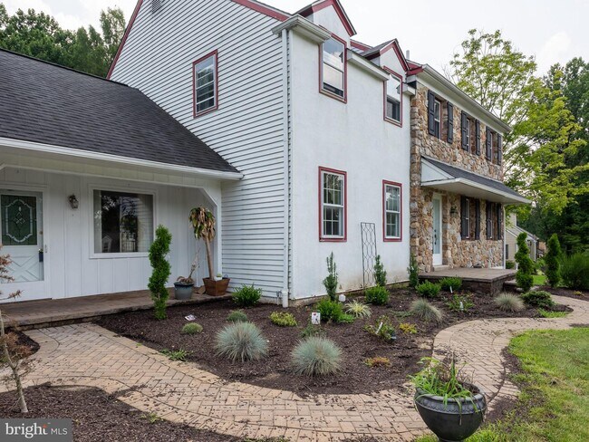 Building Photo - 612 Bough Rd