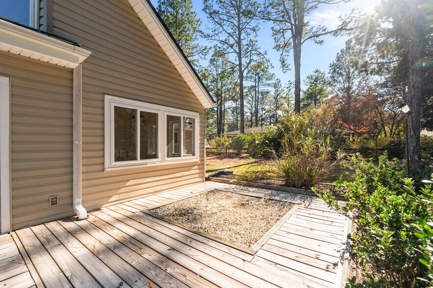 Building Photo - 53 Pine Lake Dr