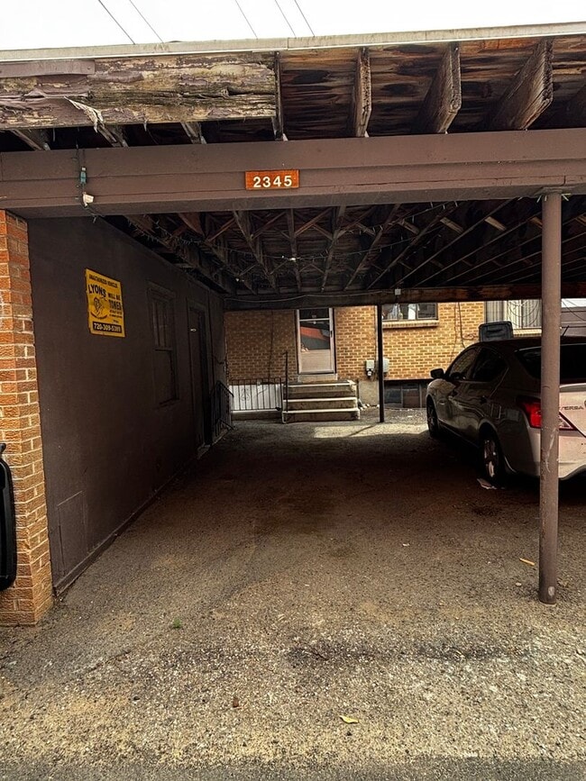 Building Photo - Super Spacious & Updated 1-Bed, 1-Bath Apa...