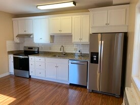 Building Photo - 110 Ashburnham St