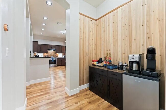 Building Photo - 976 Northampton Dr