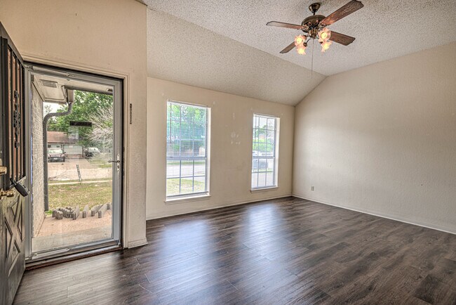 Building Photo - 2803 Willow Springs Rd