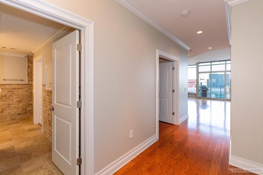 Foyer - 625 N Segoe Rd