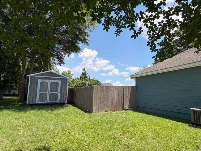 Building Photo - 106 Quail Hollow Dr