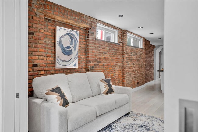 Building Photo - 120 Mulberry St