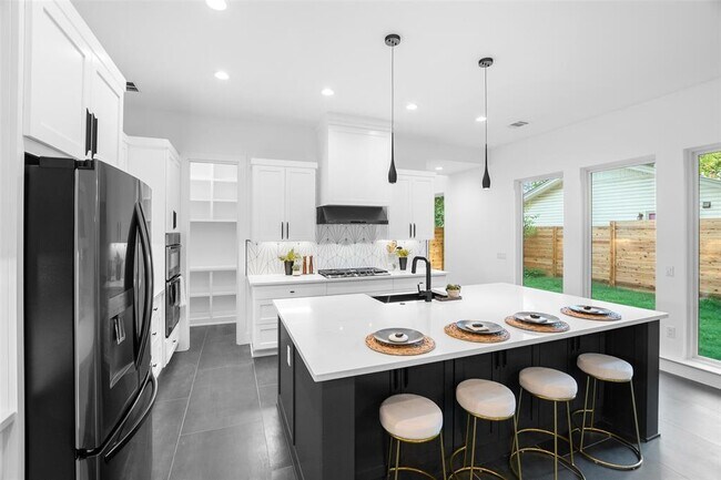 Building Photo - 6304 Middleham Pl