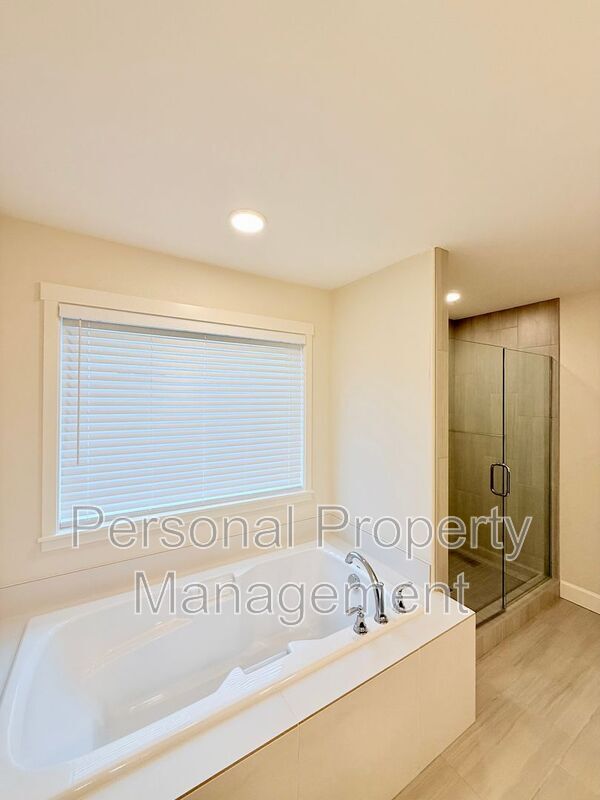 Building Photo - 8105 NE 167th Ave