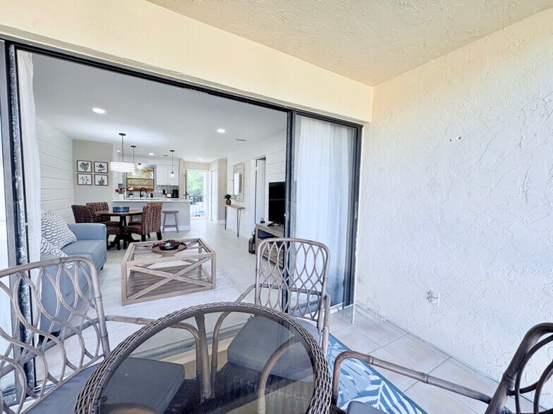 Building Photo - 2050 Oleander Blvd