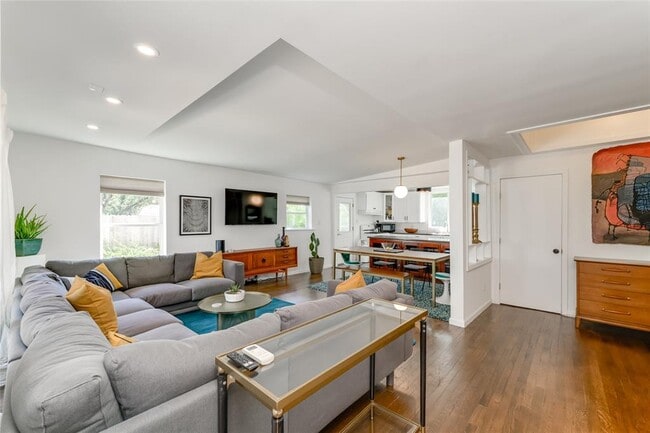 Building Photo - 5323 Downs Dr