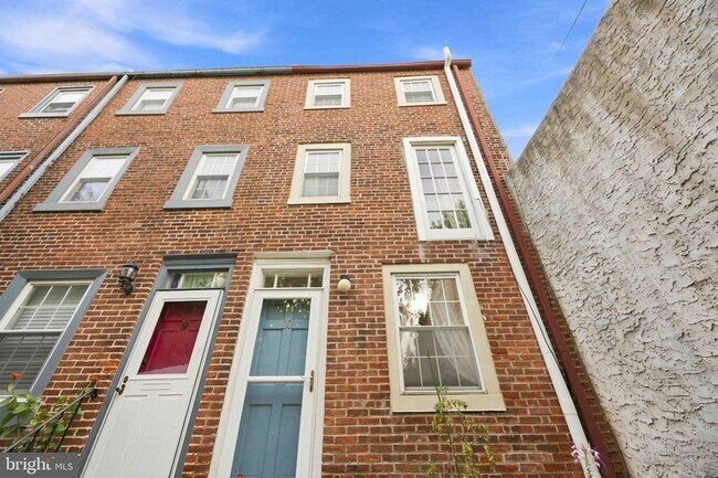 Building Photo - 725 Pemberton Street Unit 10