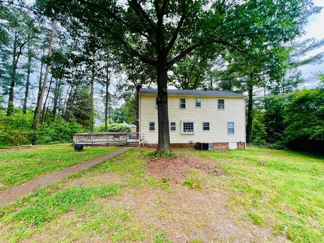 Building Photo - Charming 4bdrm/2.5bth Home with Ample Space and Modern Amenities
