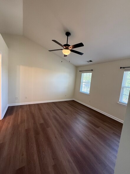 Master bedroom - 8253 Belmont Stables Dr